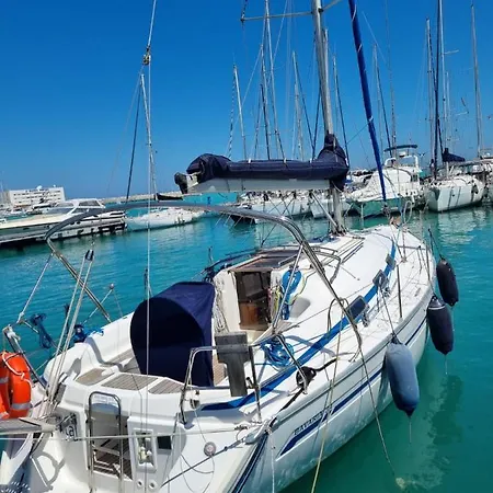 Botel Boat And Breakfast Bari