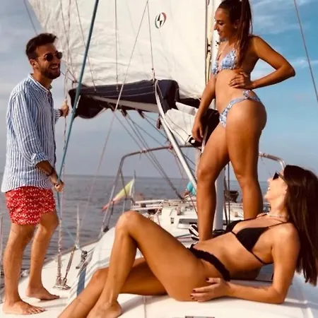 Botel Boat And Breakfast Bari