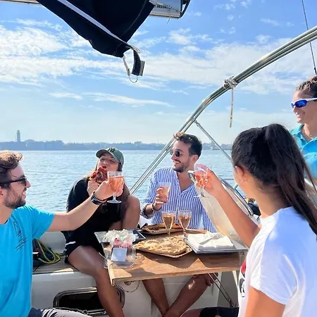 Botel Boat And Breakfast Bari