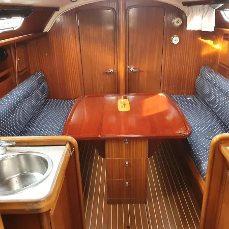 Boat And Breakfast