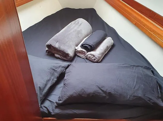 Úszó hotel Boat And Breakfast